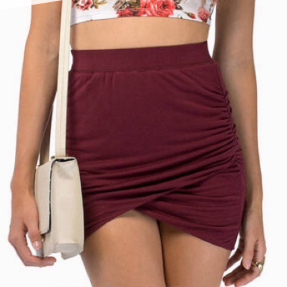Tobi “Pull it together” skirt in burgundy